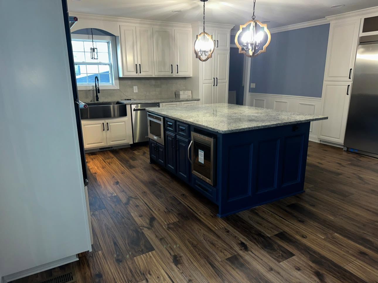 Kitchen after - granite island with pendants